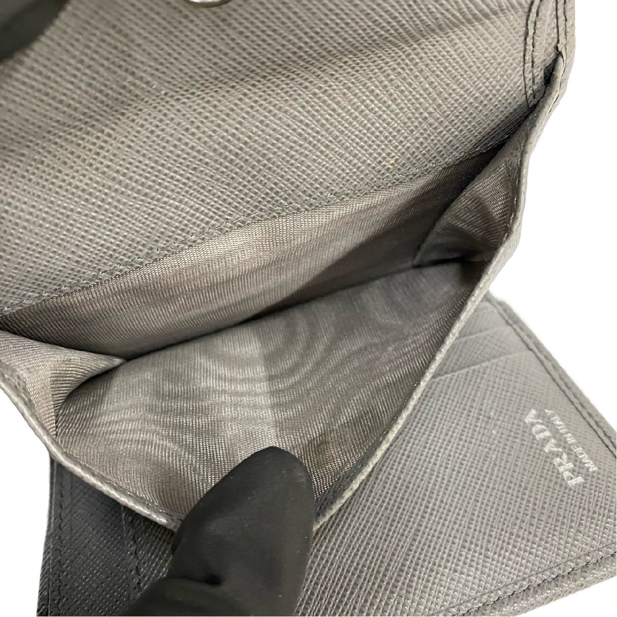 極 美品 保存袋付き PRADA プラダ ロゴ 金具 サフィアーノレザー 本革