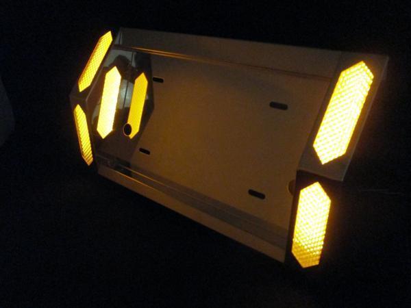 中型ナンバー枠　LEDテープ式 とんがり　アンバー（橙）　24V