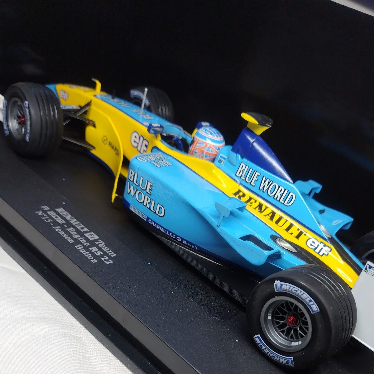 Renault F1カー ミニカー 1:18スケール ミニカー 1/18 Revell RENAULT F1 Team R 202 Engine RS22 #15 J