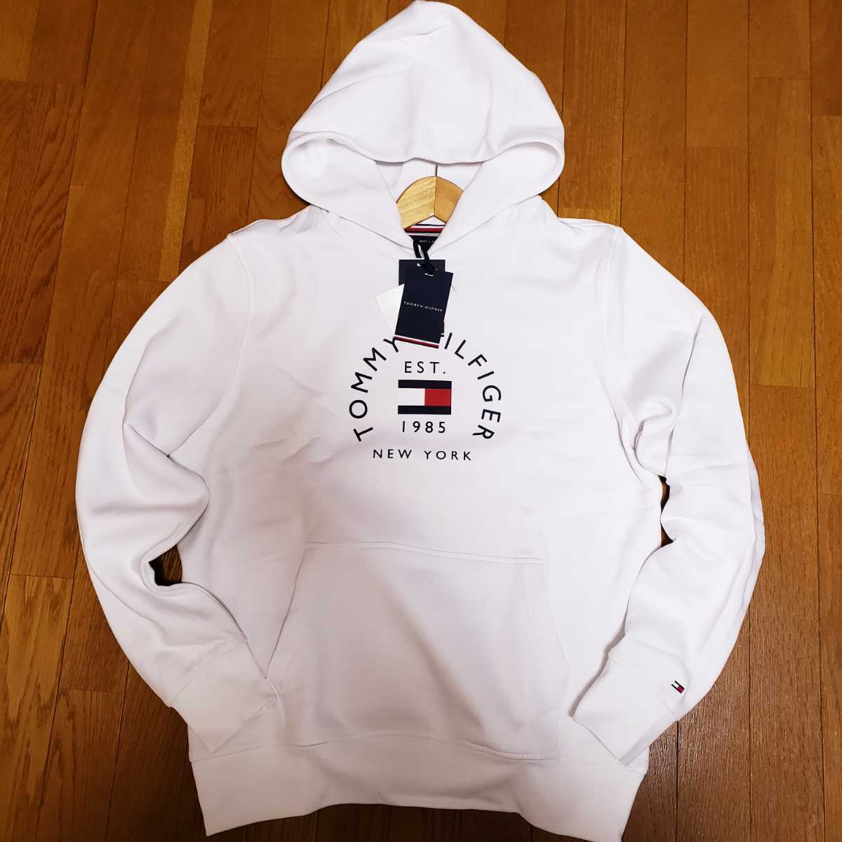 新品】TOMMY HILFIGER Lサイズ ロゴ パーカー ホワイト 白 裏 新品】TOMMY HILFIGER Lサイズ ロゴ パーカー ホワイト 白 裏
