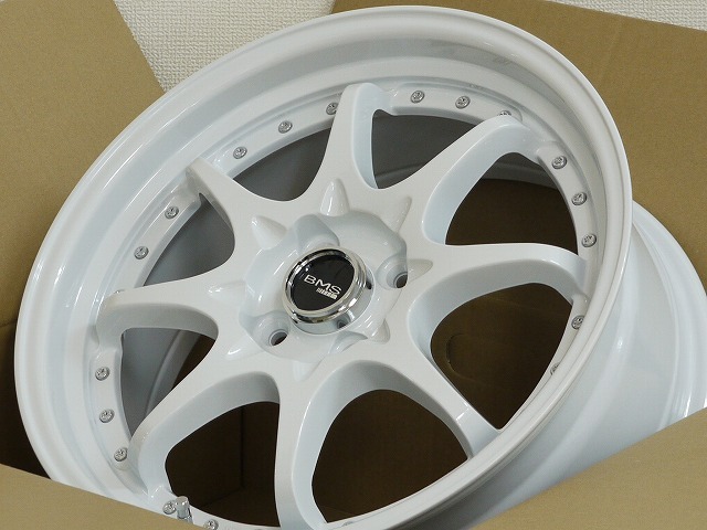 新品 17インチ 7.0J 4-100 ホワイト タイヤ付4本SET 195/45R17 ヴィッツ フィット ノート ヤリス アクア (W2318-2)_画像1