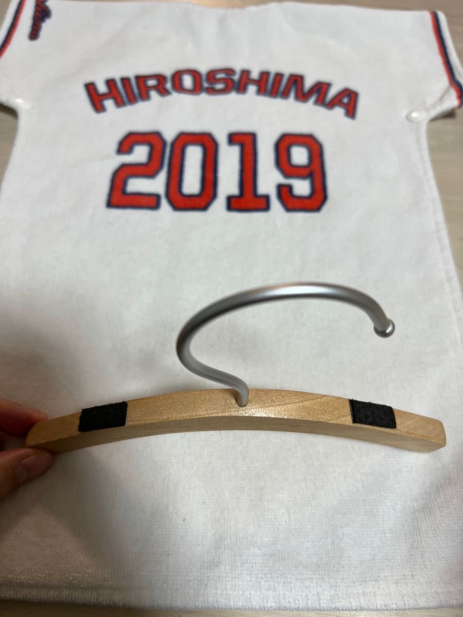 広島東洋カープ　2019 ハンガー付　ユニフォーム型　タオル　ハンドタオル