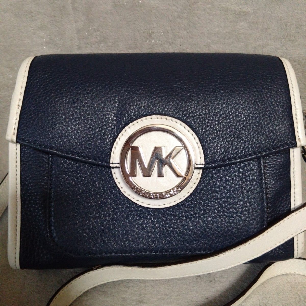 MICHAEL KORS　バイカラーショルダーバッグ