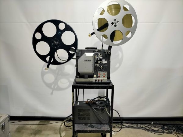 Yahoo!オークション - 【動作品】16ミリ 16mm 映写機 ELMO Yahoo!オークション - 【動作品】16ミリ 16mm 映写機 ELMO