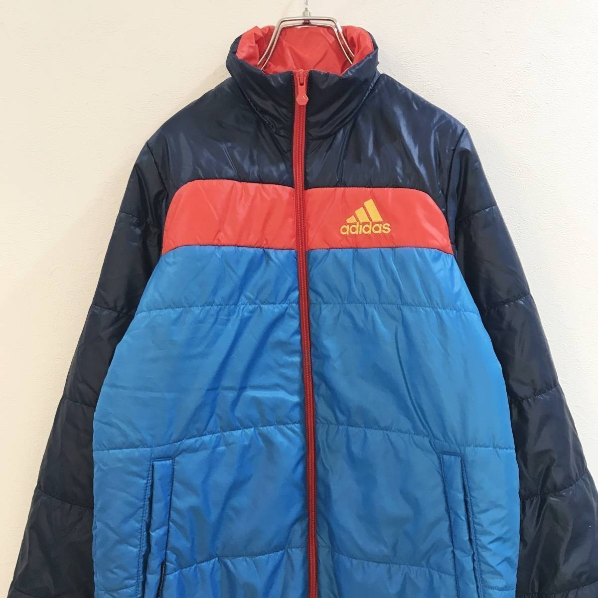 ◆お洒落な逸品◆ADIDAS/アディダス 中綿 ナイロンジャケット ジャンパー 防寒 ブルー レッド キッズ 150 ON1275_画像2