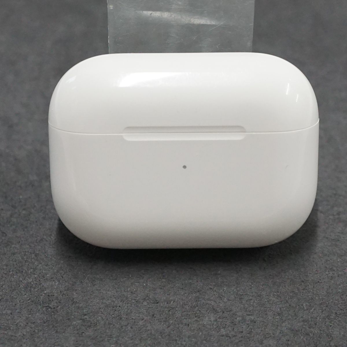 V8016 Apple AirPods Pro 充電ケースのみUSED美品ワイヤレス充電