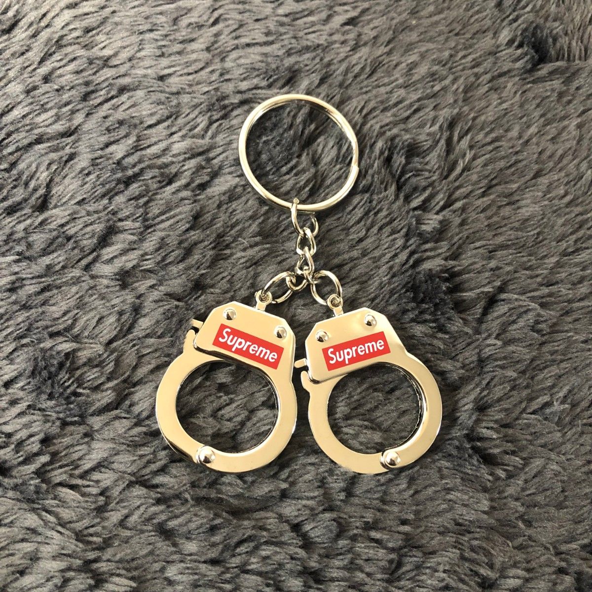 supreme 2017 keychain handcuffs キーホルダー-
