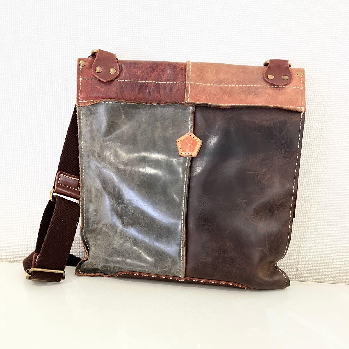 AIN SOPH アインソフ 牛革 ショルダーバッグ メッセンジャーバッグ