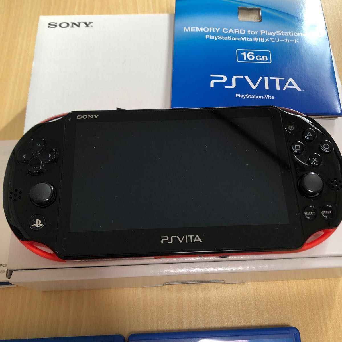 【中古美品】PS Vita 本体　PCHJ-10024 メモリーカード16G、ソフト付き