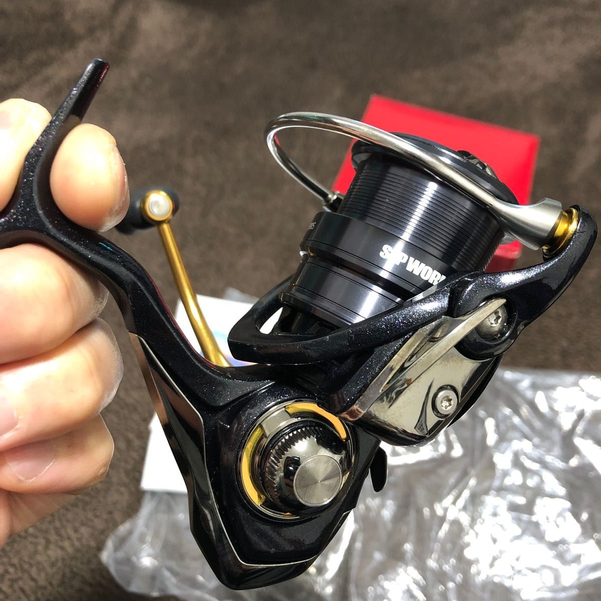 ダイワ 18レガリス LT2500S-XHSLP WORKS スプールTYPE-β-SPCS-BK ダイワ 18レガリス LT2500S-XHSLP WORKS スプールTYPE-β-SPCS-BK