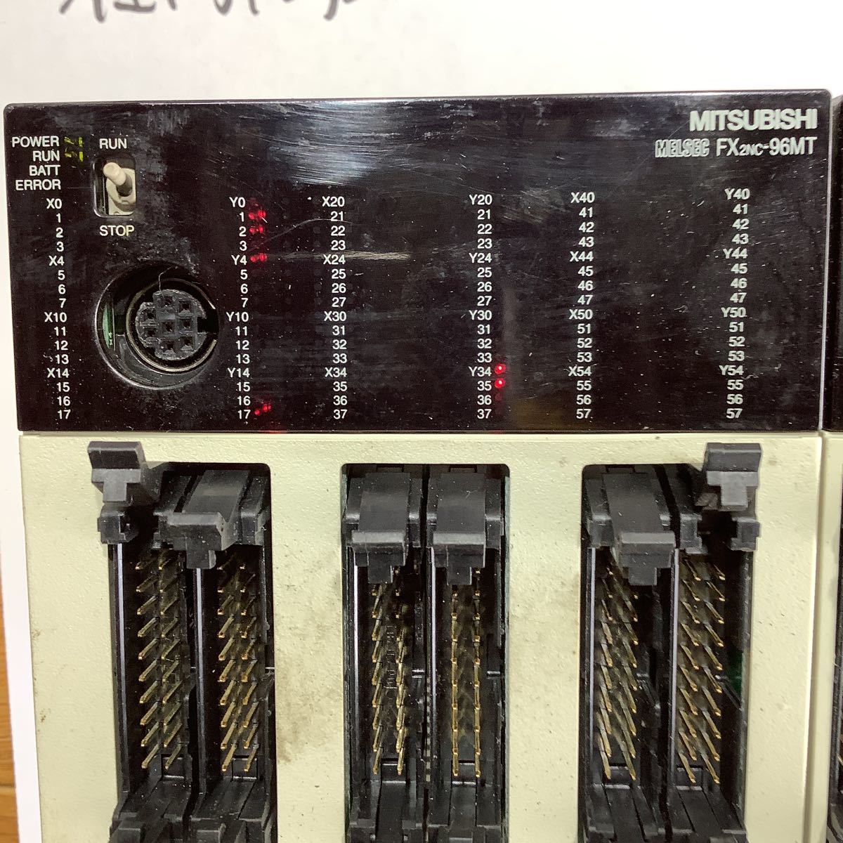 三菱 シーケンサ FX2NCー96MT 中古品一般的な通電確認済みです。 RUNでプログラム動作してました。_画像2