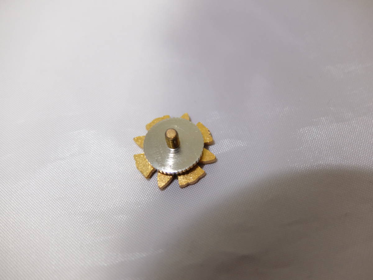 即決 】 日本傷痍軍人会 スーツ用 ピンバッジ 菊紋 菊花紋章 即決 】 日本傷痍軍人会 スーツ用 ピンバッジ 菊紋 菊花紋章