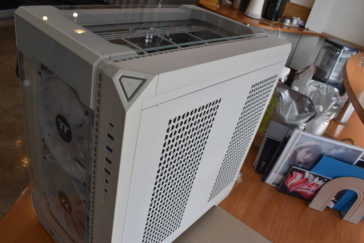 thermaltake VIEW 51 TG Snow ARGB +Antec 550 gold 電源_画像1