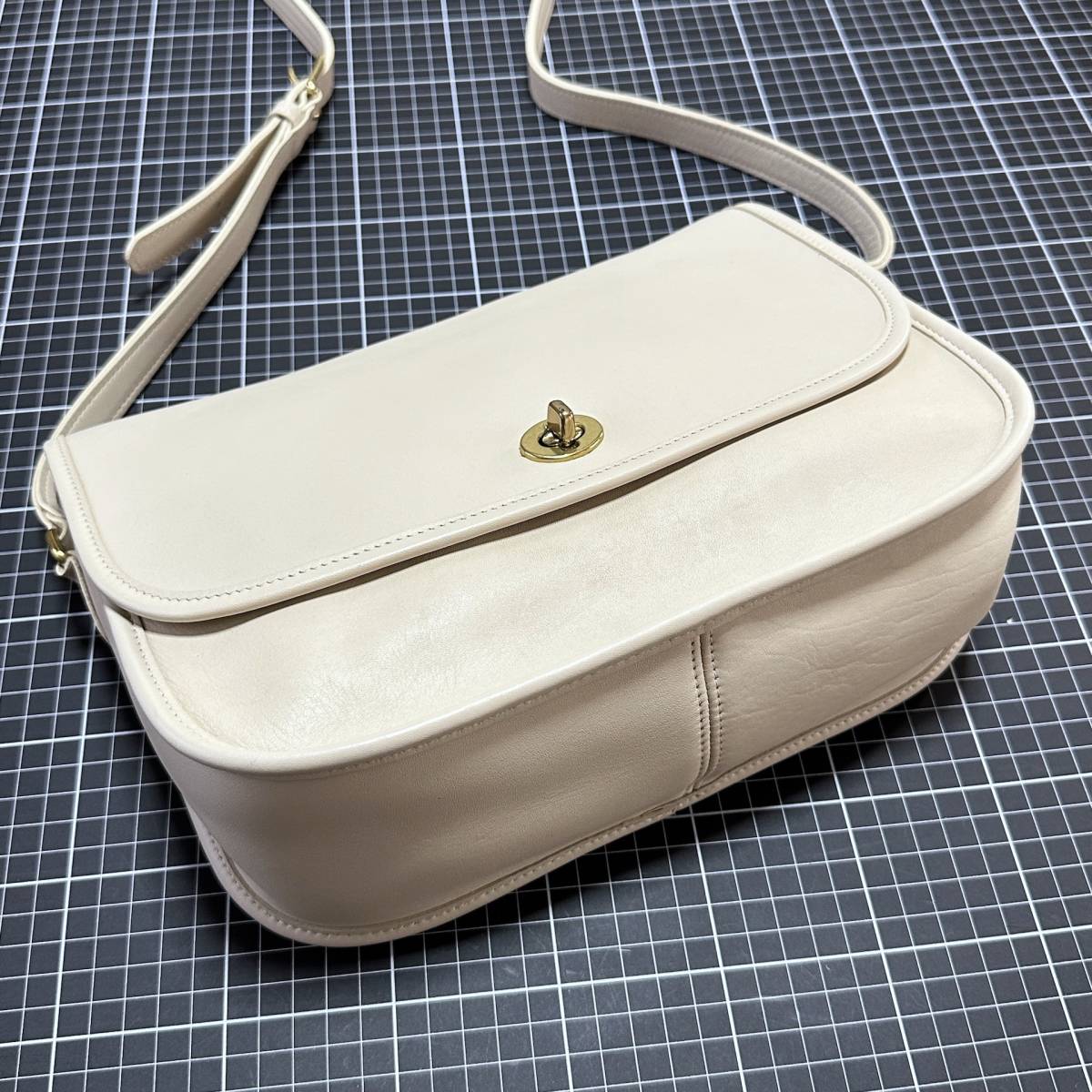 COACH『 オールドコーチ 』USA製・白 アイボリー レザー COACH『 オールドコーチ 』USA製・白 アイボリー レザー