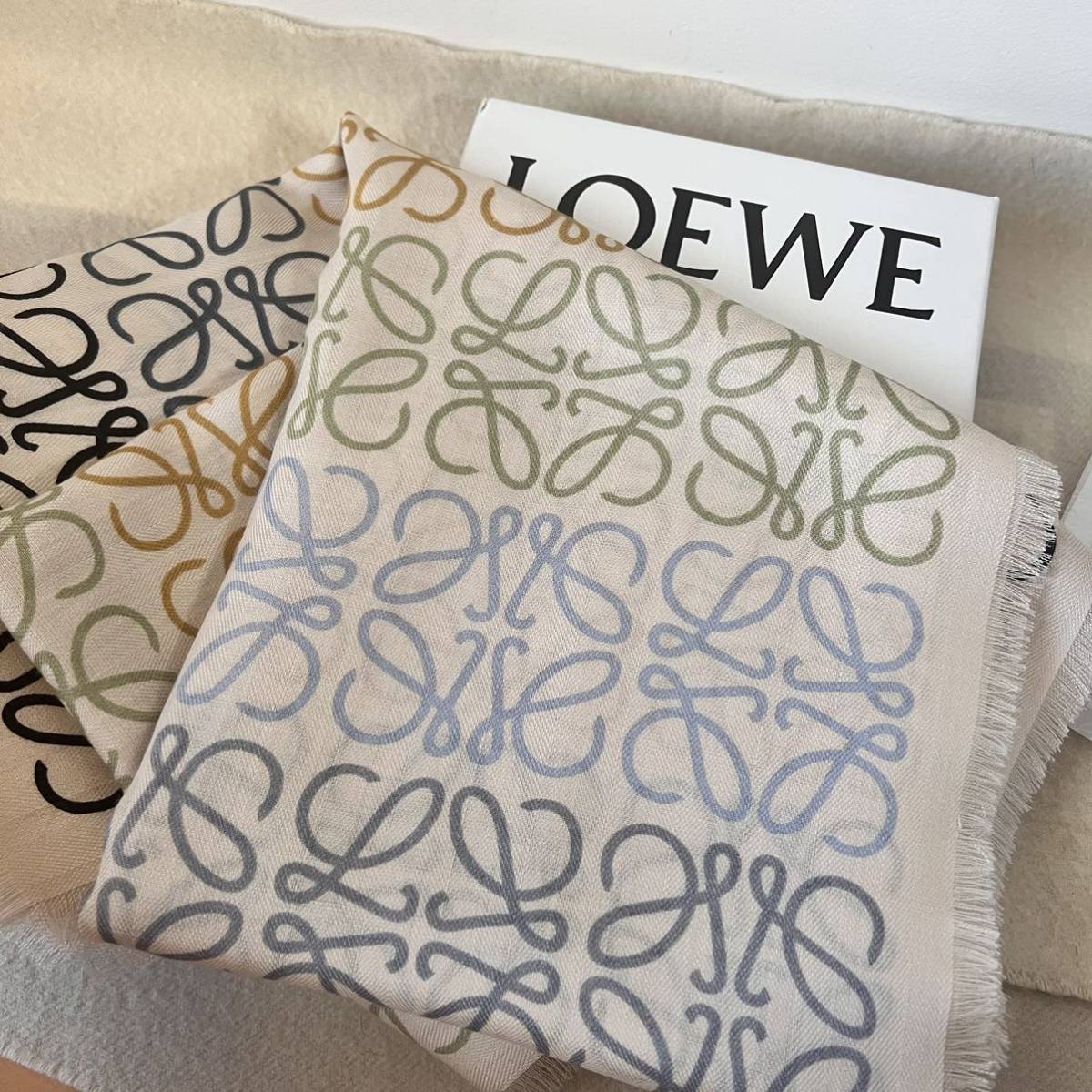 ロエベ LOEWE 未使用 新品 23年 アナグラム ライン スカーフ ストール