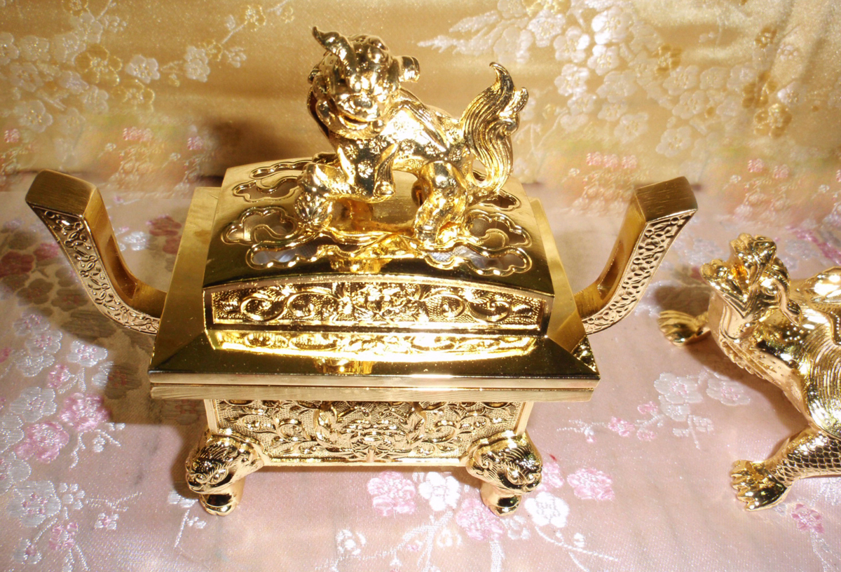 ◇23◇ 国産品 高岡製 孔明印☆本山型 三具足 4.0寸 ◇23◇ 国産品 高岡製 孔明印☆本山型 三具足 4.0寸
