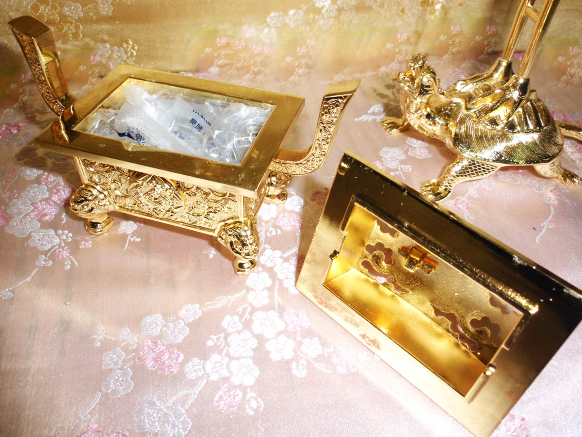 ◇23◇ 国産品 高岡製 孔明印☆本山型 三具足 4.0寸 ◇23◇ 国産品 高岡製 孔明印☆本山型 三具足 4.0寸