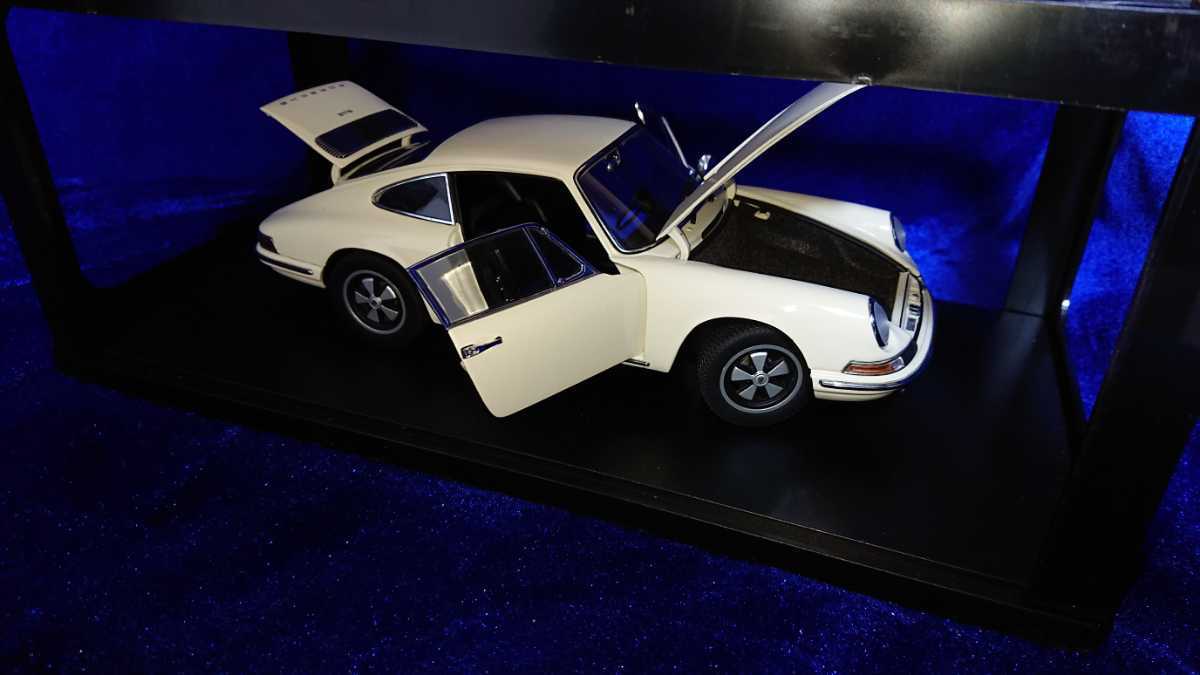 1/18 AUTOART オートアート Porsche 911 S 1967 ポルシェ 911S 77918