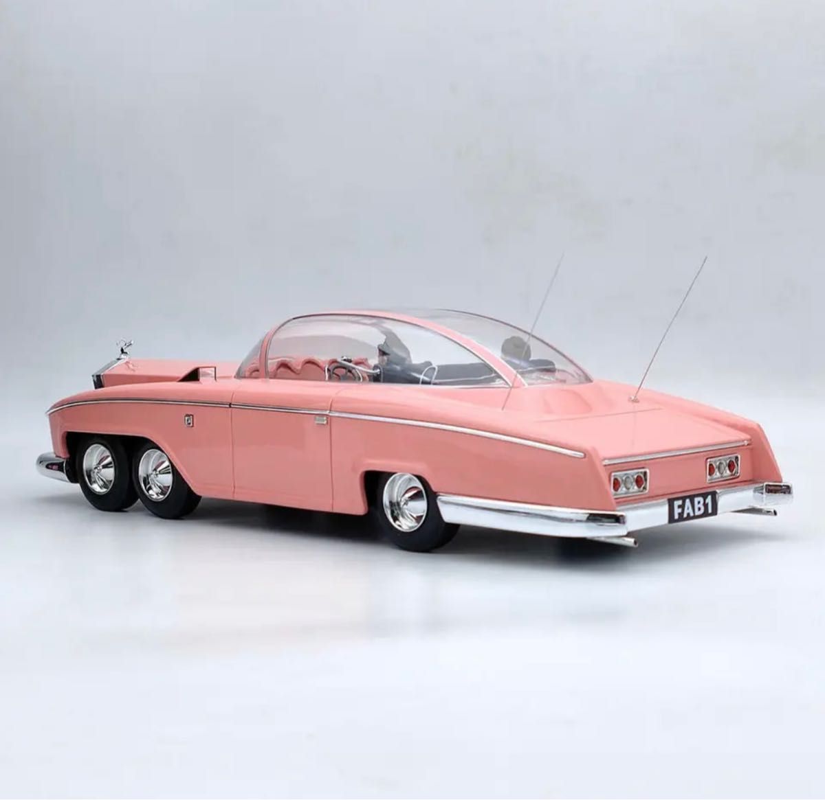 新品未使用品 サンダーバード AMIE 1/18 ロールスロイス ペネロープ号