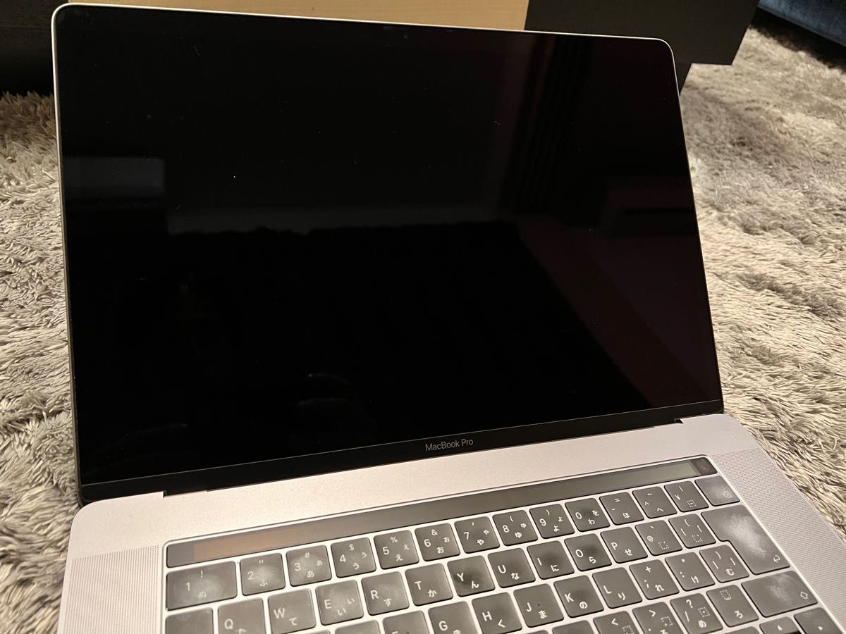 MacBook pro 2019 corei9(8コア）15インチ