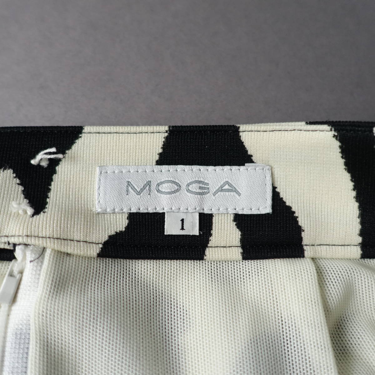 MOGA/ Moga /1/ made in Japan / tight skirt / white × black / white × black / lady's 
