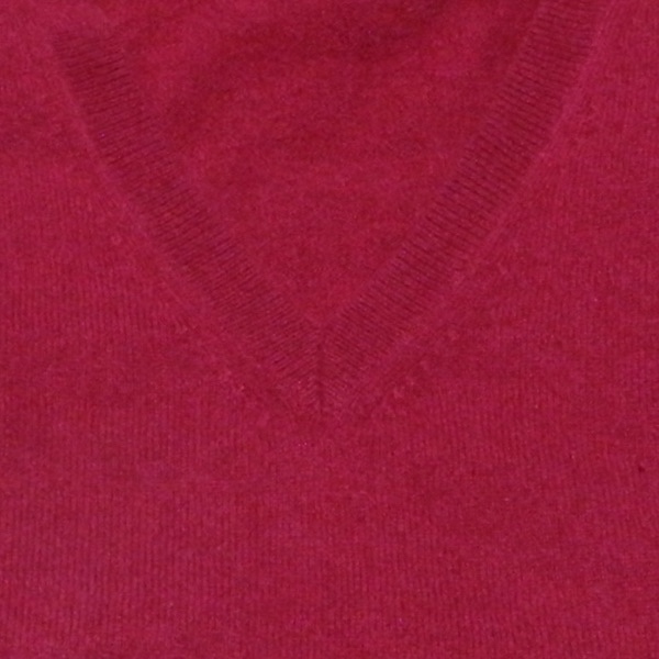 ユニクロ Vネック ストレッチ 100% カシミヤ カシミア ニット 薄手 セーター 濃い ビビットピンク えんじ色 M ザイズ_画像5