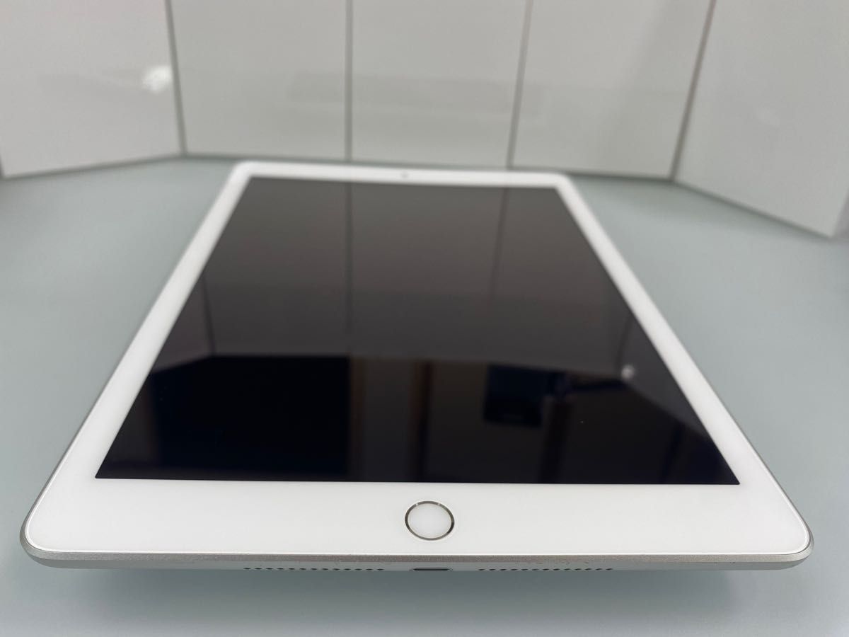 超激得格安 Apple - セルラー アップル iPad 第5世代 32GB シルバーの