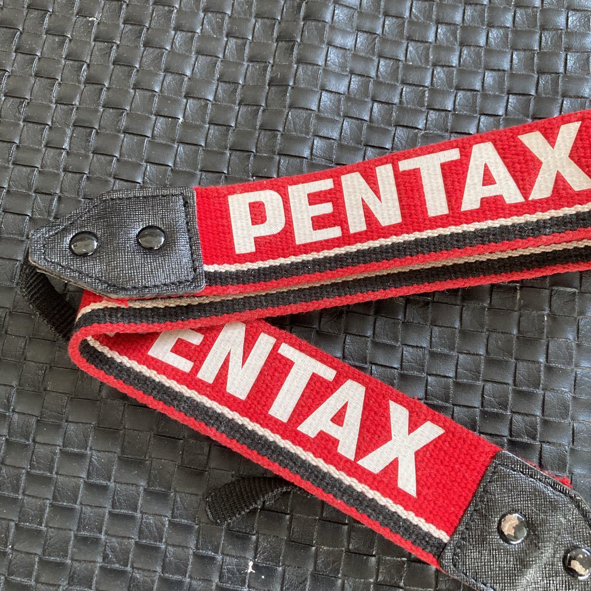 [ beautiful goods, free shipping ]Pentax Pentax original camera strap red color ( red )× black color ( black )× white color ( white ) 2