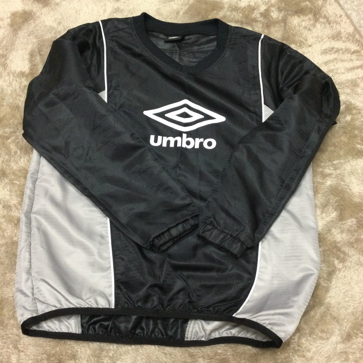 超お値打ち出品　umbro Lady's 防風・防滴　ピステジャケット　150サイズ　usedほぼ新品_画像1