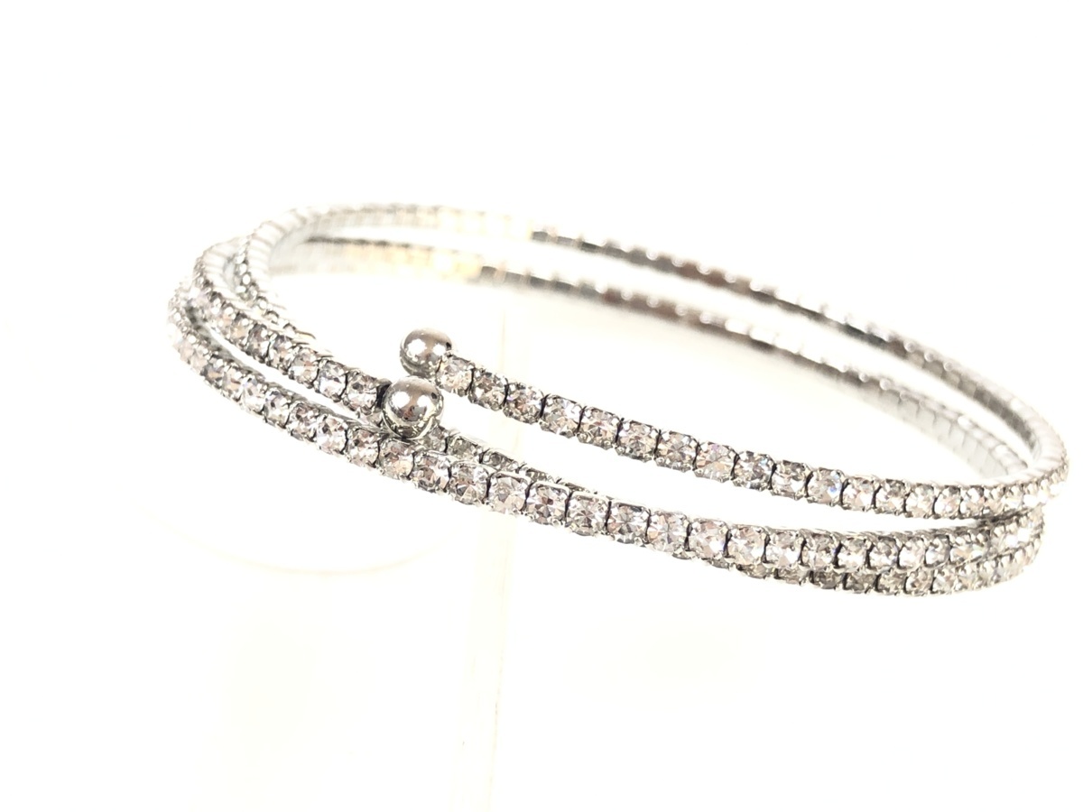 人気の製品 送料無料あり スワロフスキー SWAROVSKI ツイスティ 3重 ...