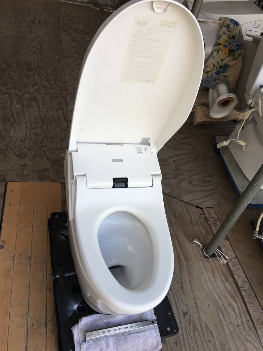 ☆美品☆TOTO タンクレス ウォシュレット一体型トイレ ネオレスト 自動