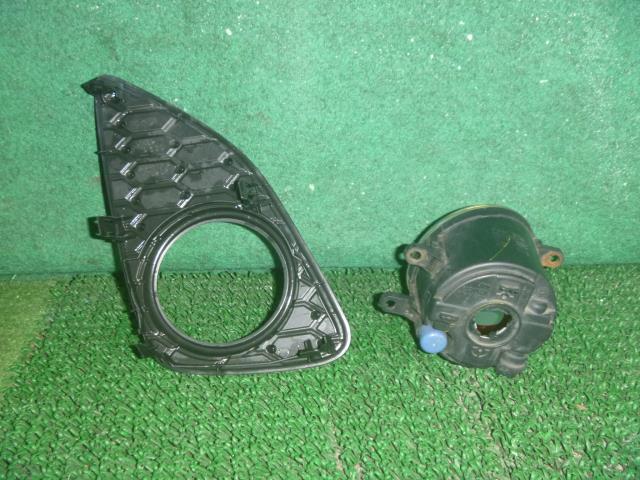 Vitz/ヴィッツ ＲＳ DBA-NCP131 フォグランプ　左右セット/RS用ベゼル付☆ 81210-0D042/81481-52390/81482-52330_画像5