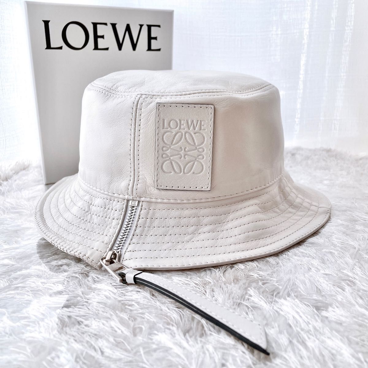 LOEWE ロエベ　レザー　バケットハット　帽子　希少　新品同様