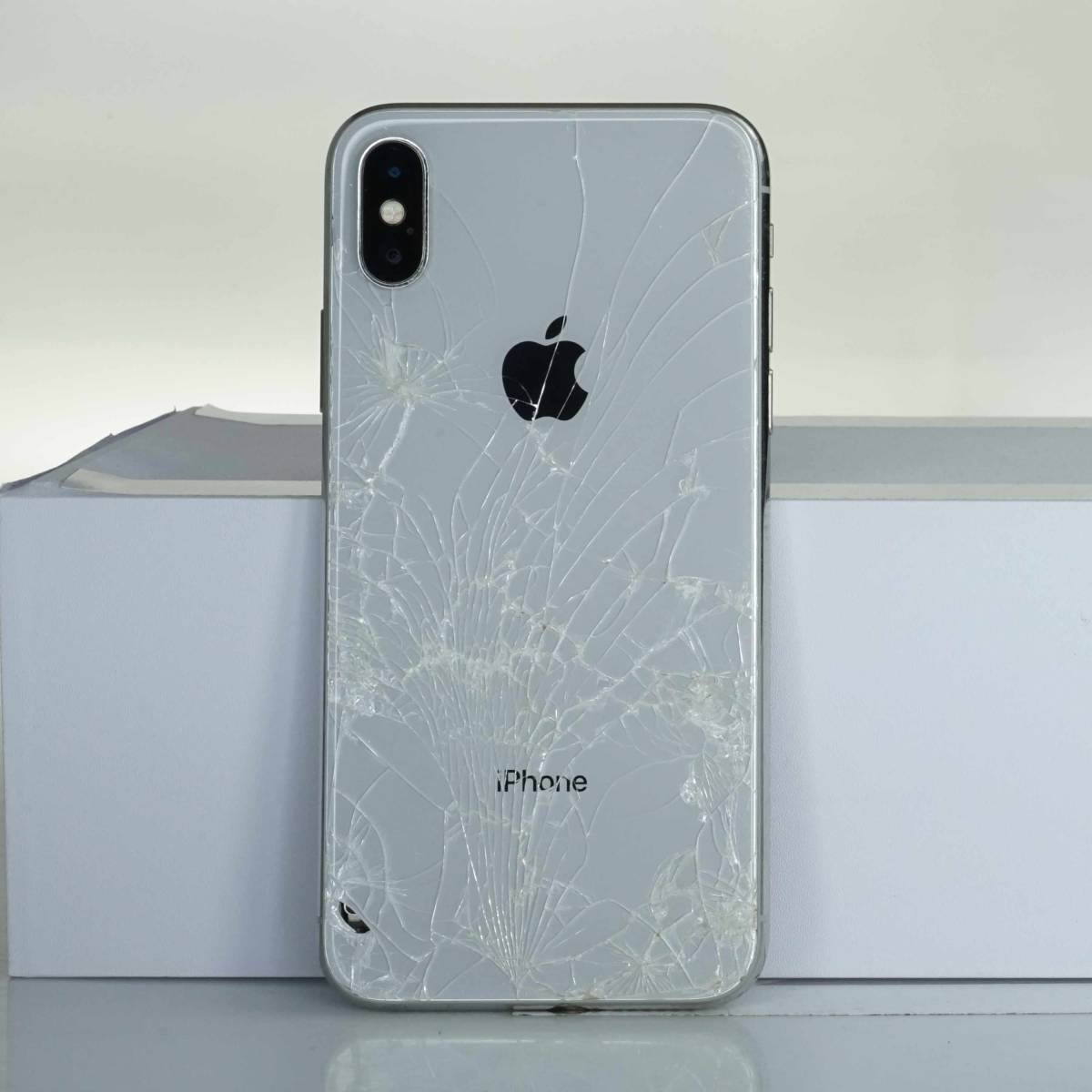 ヤフオク! - iPhone X 64GB SIMフリ― シルバー 中古本...