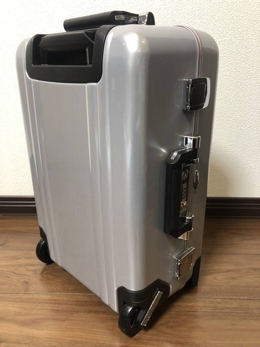 ゼロハリバートン ZRF20-SI 31L 2輪ポリカーボネート 機内持込 | bshf36.ru