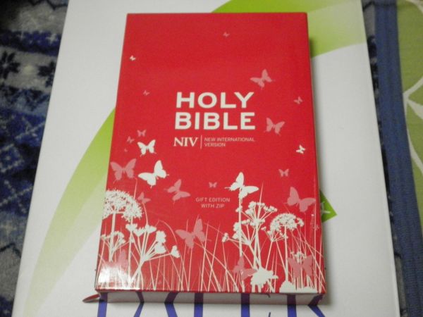 HOLY BIBLE COMPACT GIFT EDITION WITH PROCTCTIVE ZIPPER HANDY-BOOK PINK COLOUR OLD +NEW-TESTAMENTS FREESHIPMENT(minimum only)_画像1