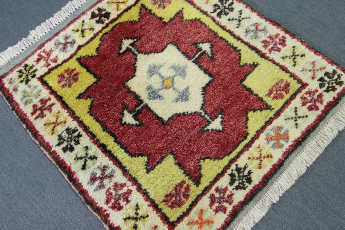 アンティーク トルコ ヤストゥクフェイス オールド手織り絨毯 玄関