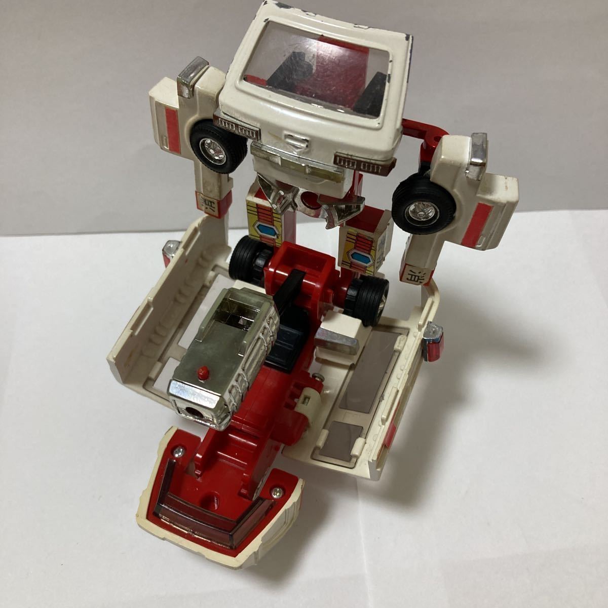 ダイアクロン カーロボット ワンボックスチェリーバネット 救急車