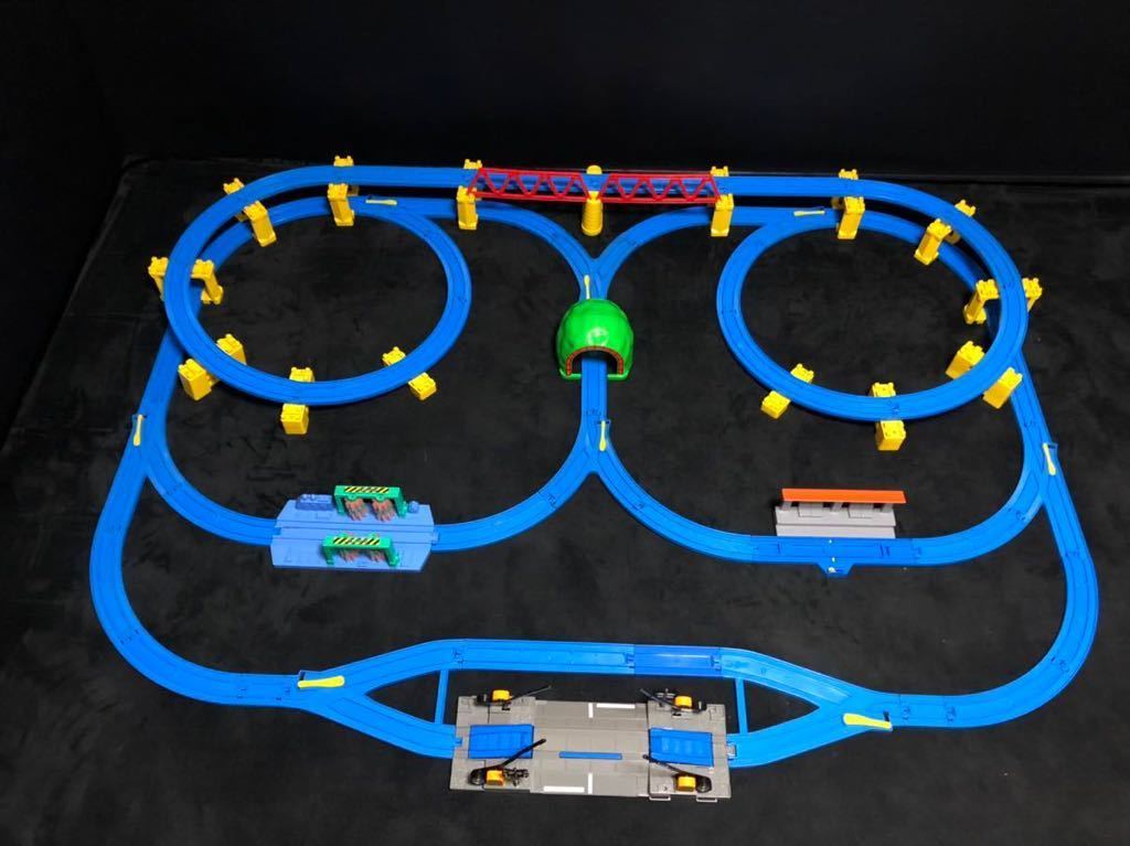 トーマス線路、洗車機、トンネル、橋、踏切セット おもちゃ 鉄道模型 