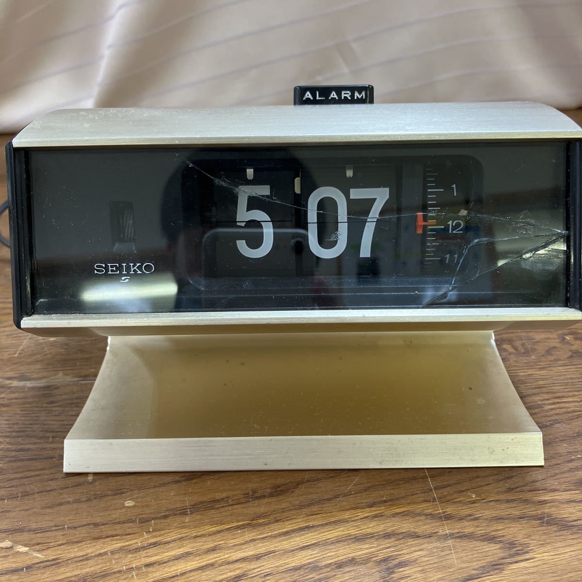 70'S BULOVA アラーム目覚まし時計 大阪超高品質 fabiolandert.com
