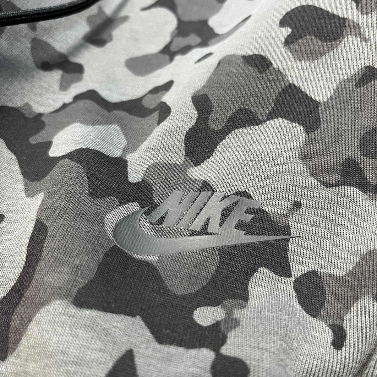廃盤 新品 NIKE テックフリース パンツ ブラック カモ 迷彩 廃盤 新品 NIKE テックフリース パンツ ブラック カモ 迷彩