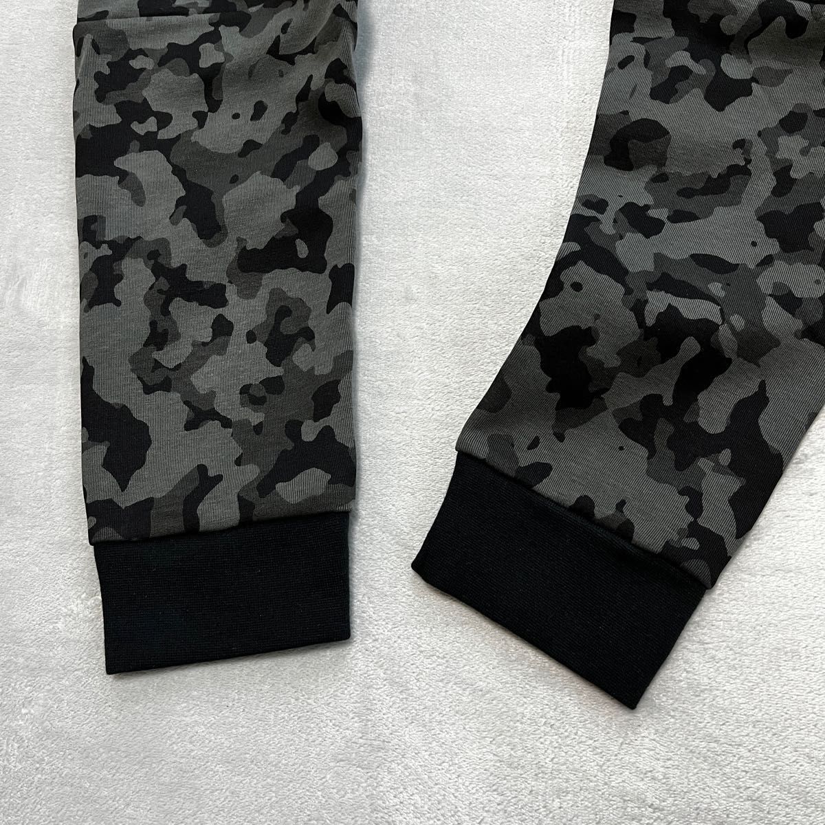 廃盤 新品 NIKE テックフリース パンツ ブラック カモ 迷彩 廃盤 新品 NIKE テックフリース パンツ ブラック カモ 迷彩