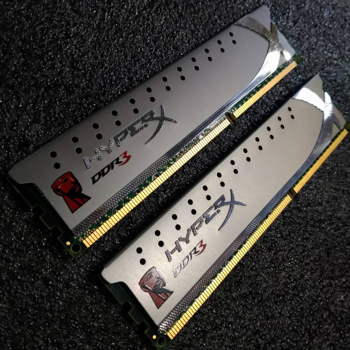 【中古】DDR3メモリ 8GB(4GB2枚組) Kingston KHX1600C9D3X2K2/8GX [DDR3-1600 PC3-12800]