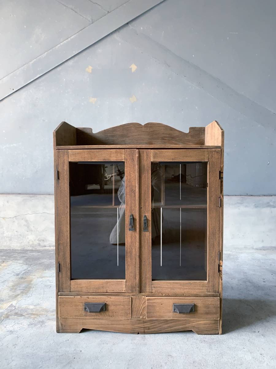 ヤフオク! - 古家具 古道具 キャビネット 食器棚 本棚 飾り棚 収納