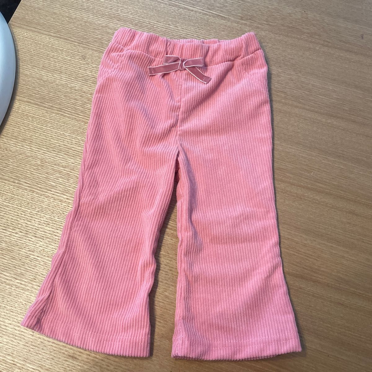 未使用　サイズ90 ピンク　パンツ長ズボン　薄手　長ずぼん　裾フレアで可愛い薄手ユーデュロイ90㎝春に可愛いバースデイ　バースデー