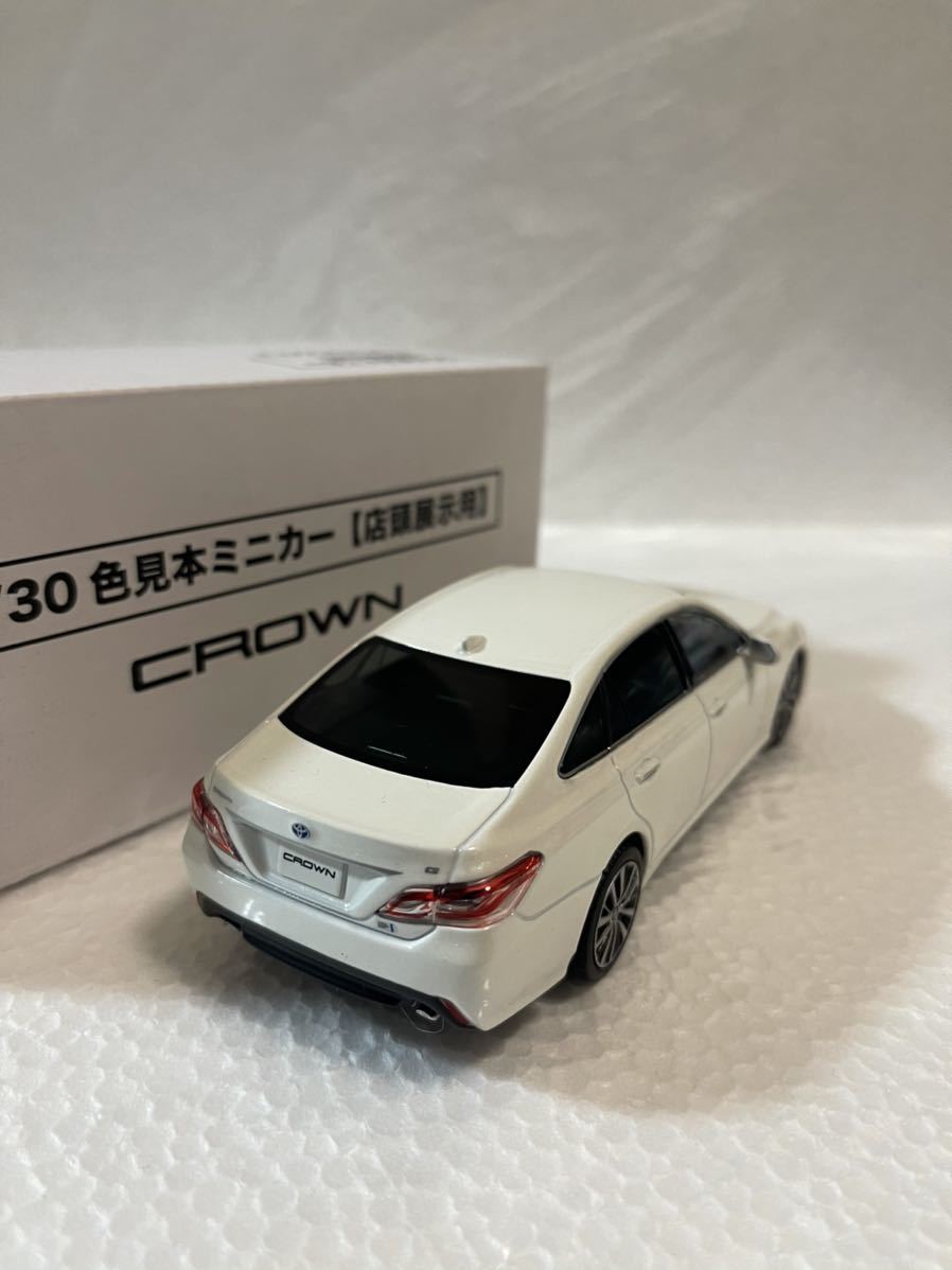 1/30 トヨタ 新型クラウン ハイブリッド CROWN カラーサンプル 非売品 ミニカー ホワイトパールクリスタルシャイン_画像2