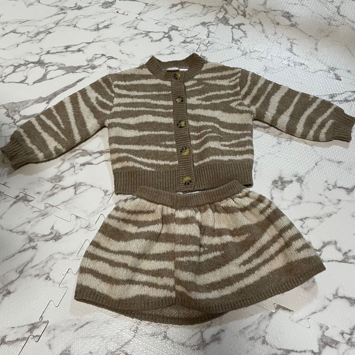 ZARA タイガーニット セットアップ