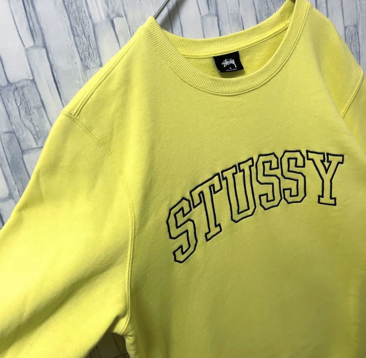 stussy ステューシー 長袖 トレーナー スウェット プルオーバー デカロゴ ビッグロゴ 刺繍ロゴ サイズS イエロー 裏起毛 送料無料