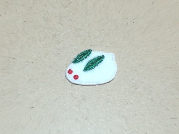 飾り/かわいい雪うさぎの刺繍ワッペンSSサイズ/干支卯 ウサギ 兎_サイズ ：約1.7cm×2.3cm