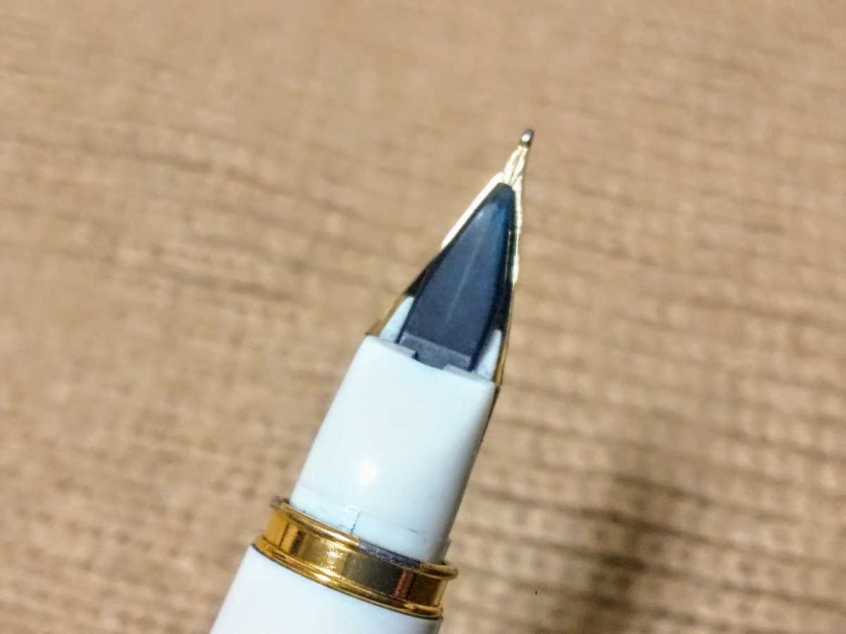 廃盤モデルPILOT 万年筆レディホワイト桜14k F細字ペンケース付 廃盤モデルPILOT 万年筆レディホワイト桜14k F細字ペンケース付